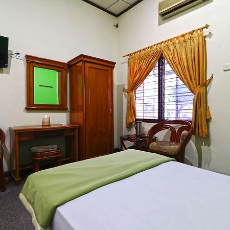 Hotel Sumatera Медан Экстерьер фото