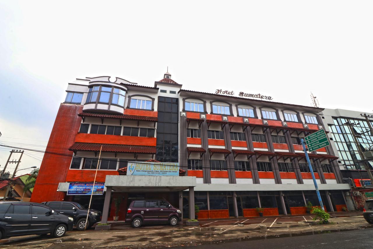 Hotel Sumatera Медан Экстерьер фото
