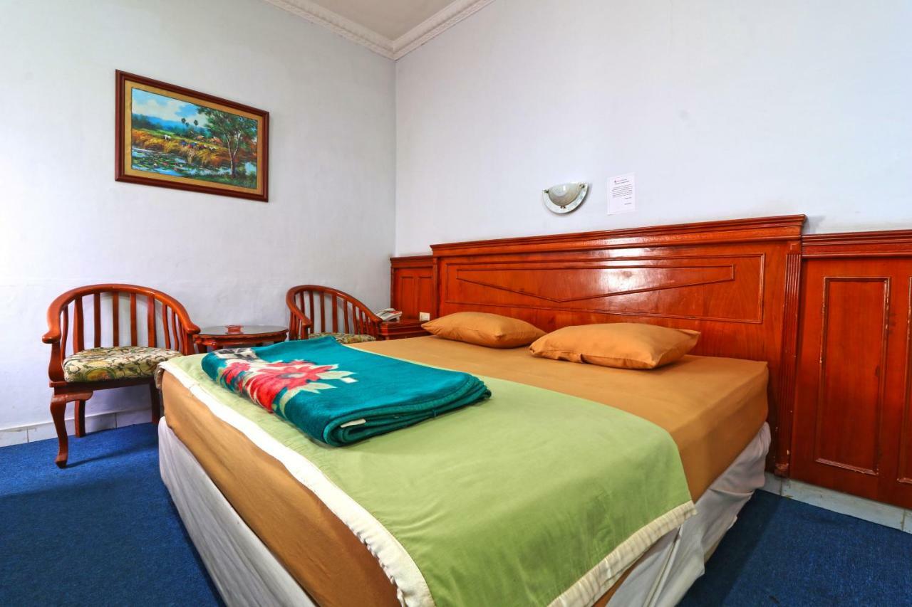 Hotel Sumatera Медан Экстерьер фото