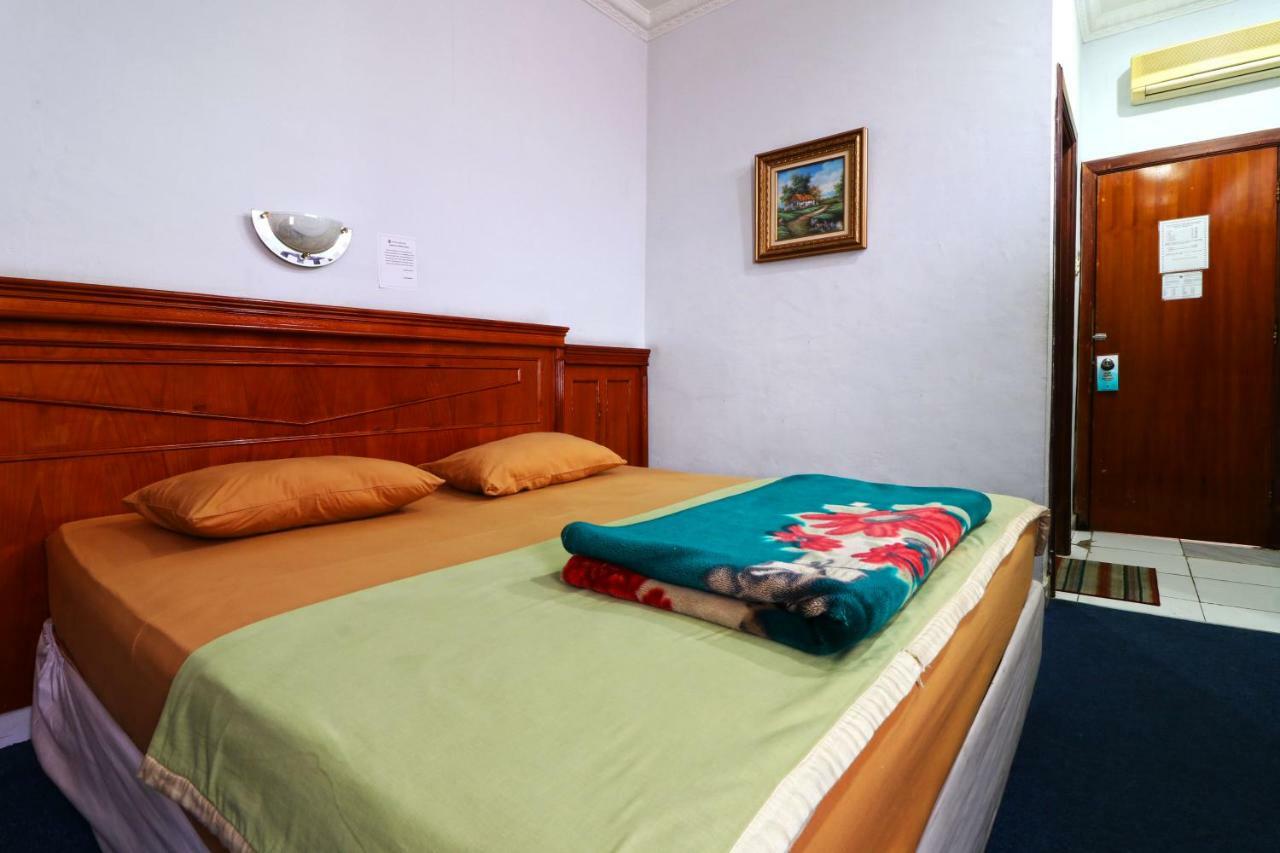 Hotel Sumatera Медан Экстерьер фото