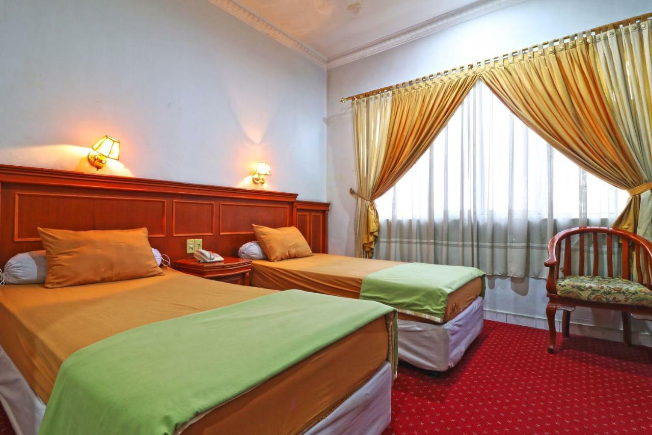 Hotel Sumatera Медан Экстерьер фото