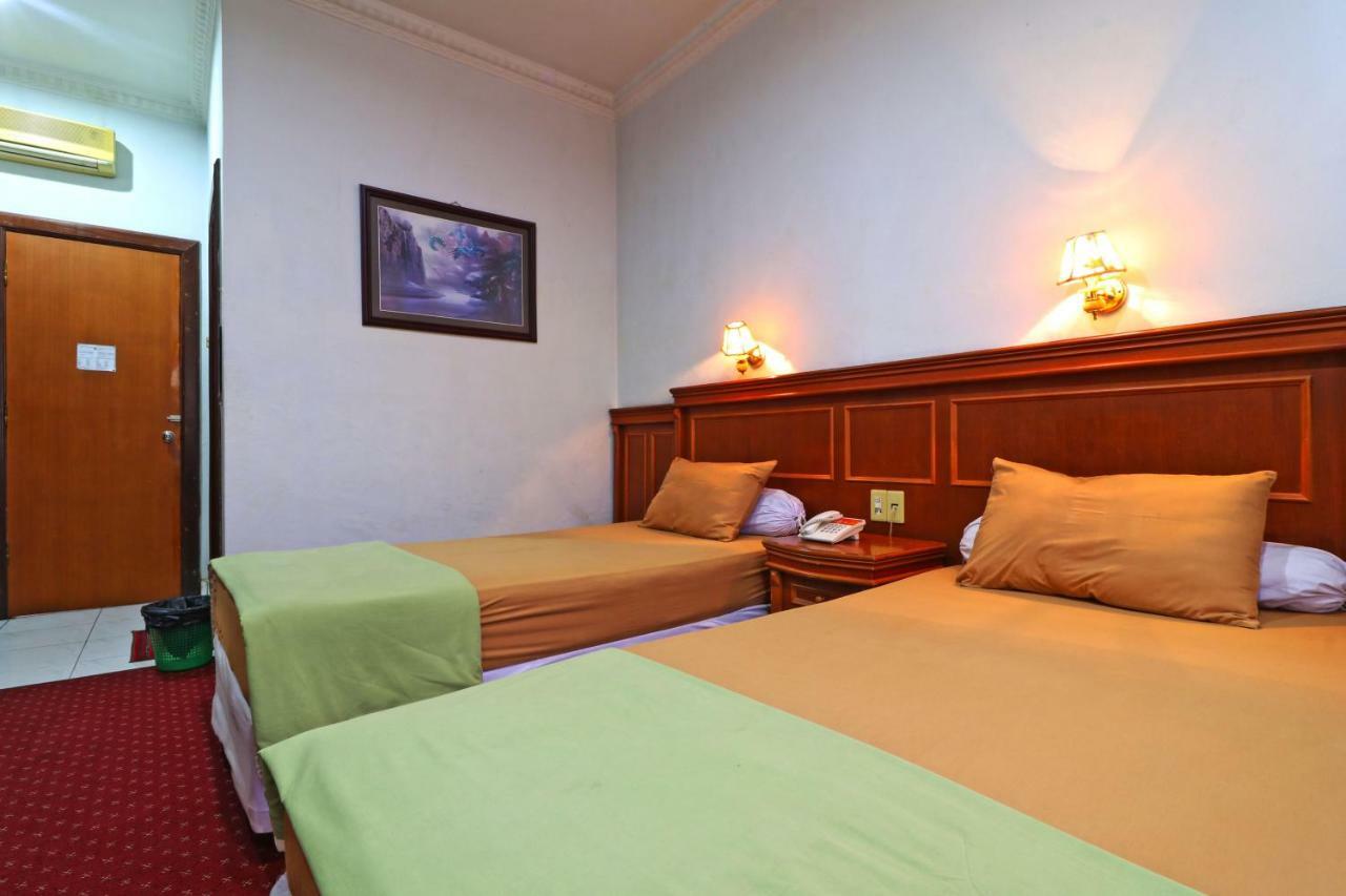 Hotel Sumatera Медан Экстерьер фото