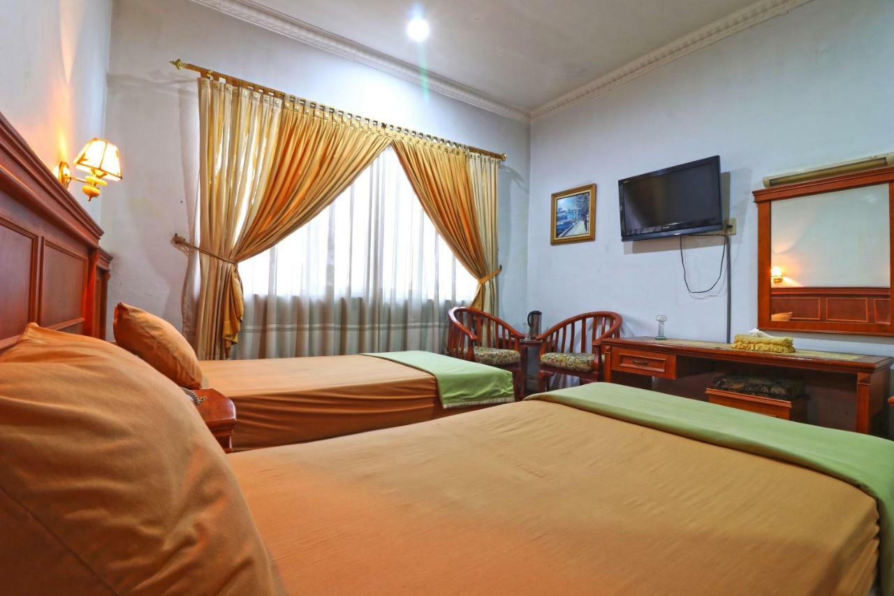 Hotel Sumatera Медан Экстерьер фото