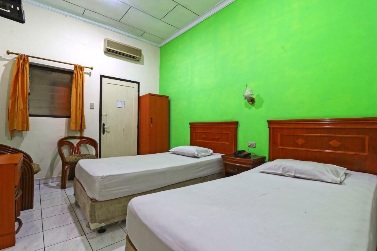Hotel Sumatera Медан Экстерьер фото
